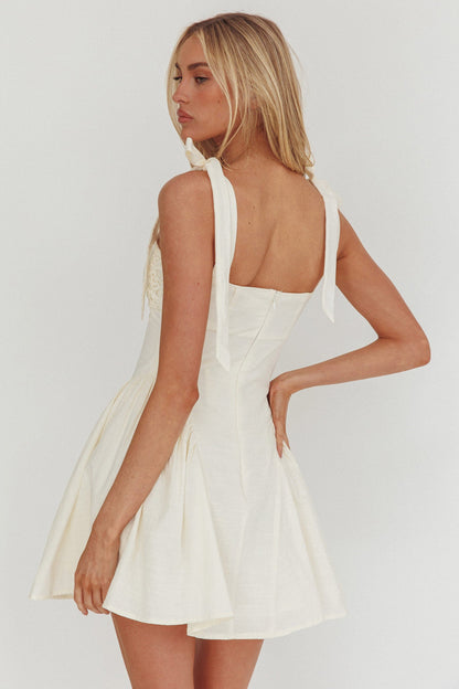 Mini abito bianco con applicazioni sulle spalle legate Morgana