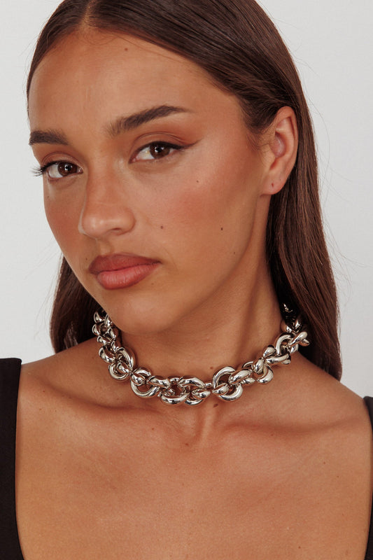 Collana girocollo irregolare Kat argento scuro