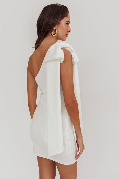 Vestito corto monospalla con fiocco Earned It, avorio