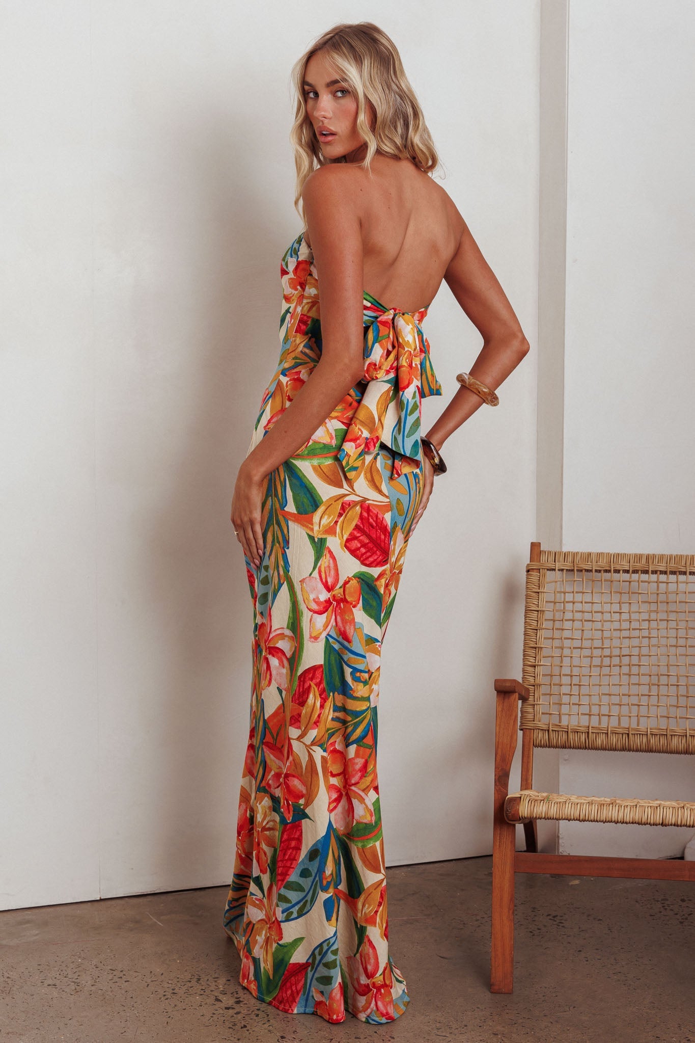Abito lungo con schiena scoperta e nodo Bird of Paradise Botanical