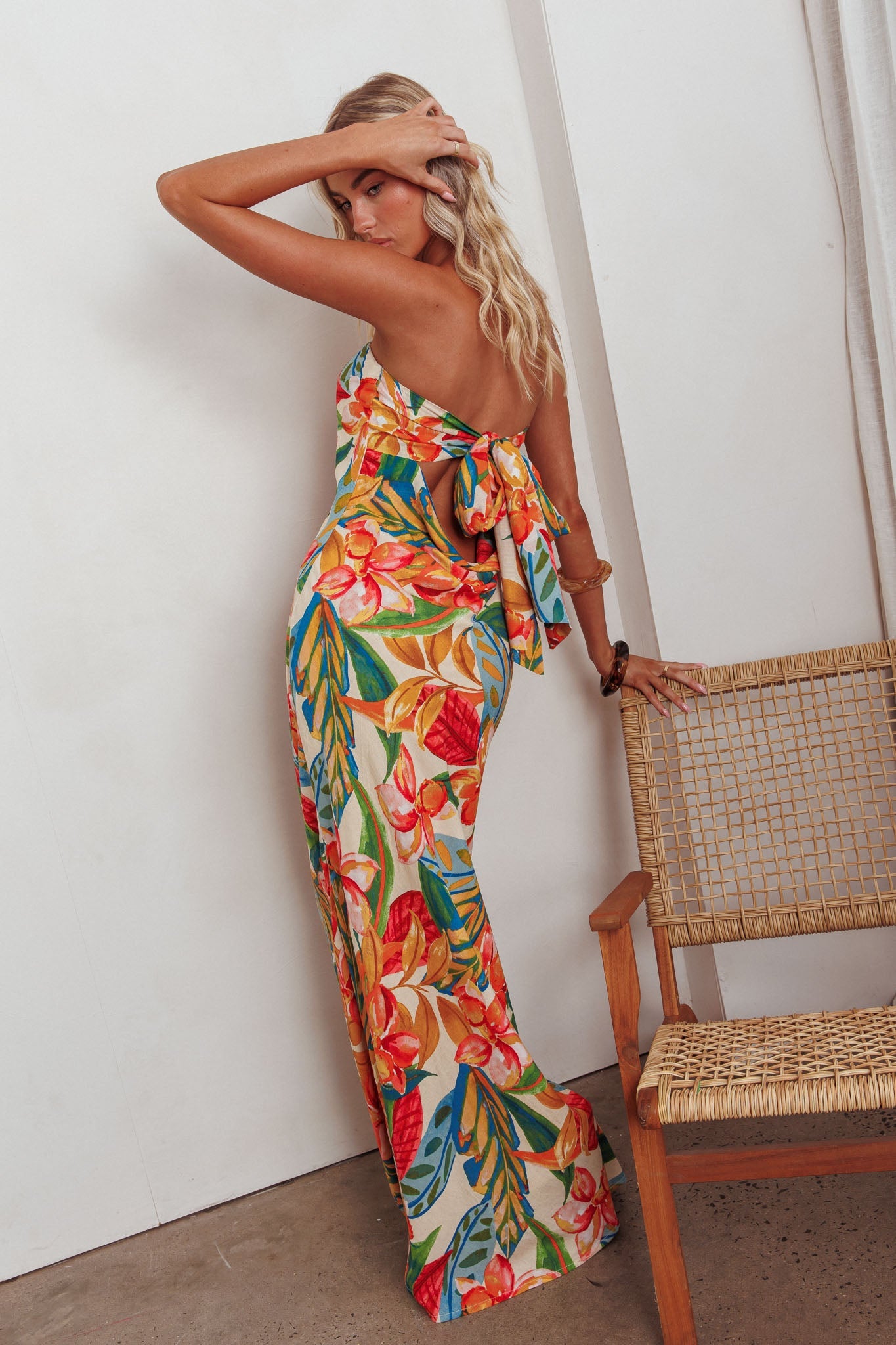 Abito lungo con schiena scoperta e nodo Bird of Paradise Botanical