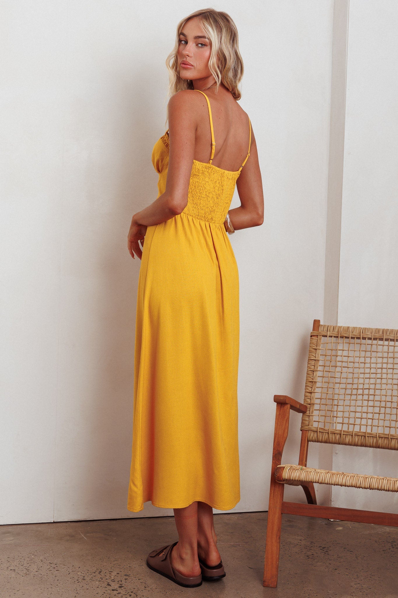 Abito midi con bottoni sul davanti e schiena unita Marigold