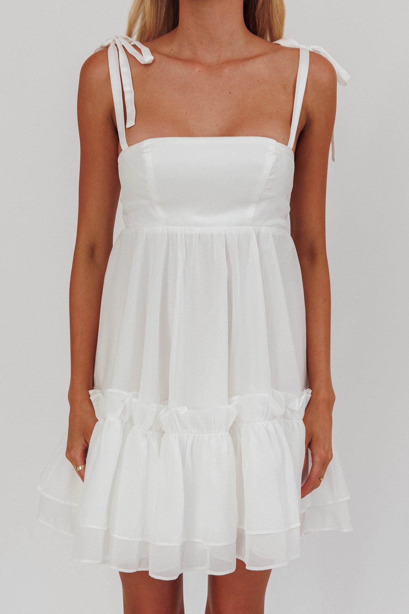 Abito babydoll con orlo a balze Dream Chaser bianco