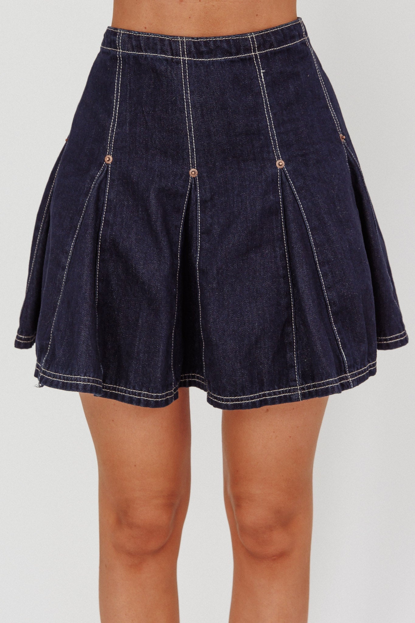 Gonna corta plissettata Zana in denim scuro
