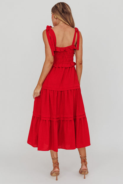 Abito midi rosso con arricciatura e spalle legate alla paprika