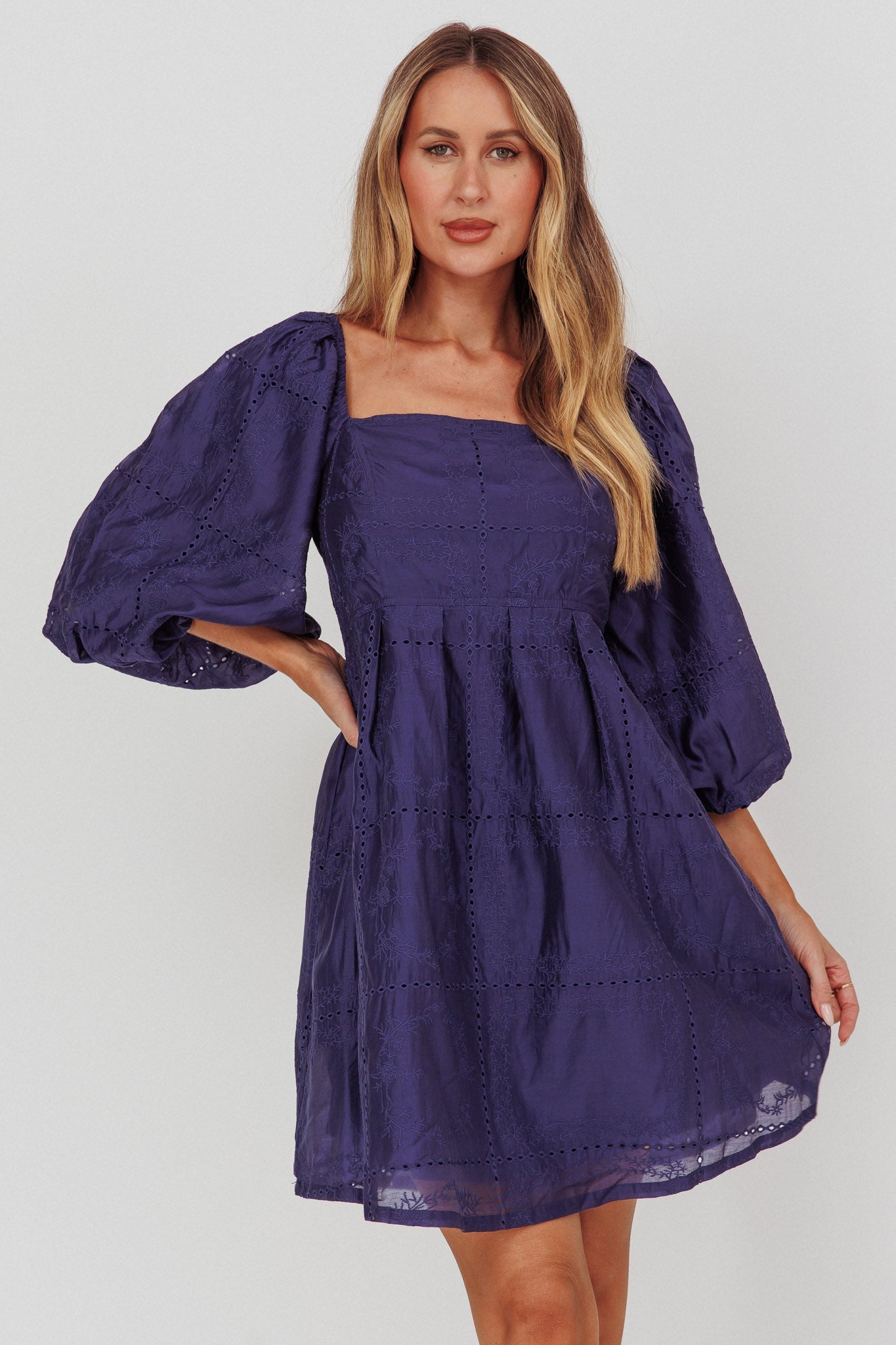 Mini abito con maniche a sbuffo e occhielli Summerlin blu navy