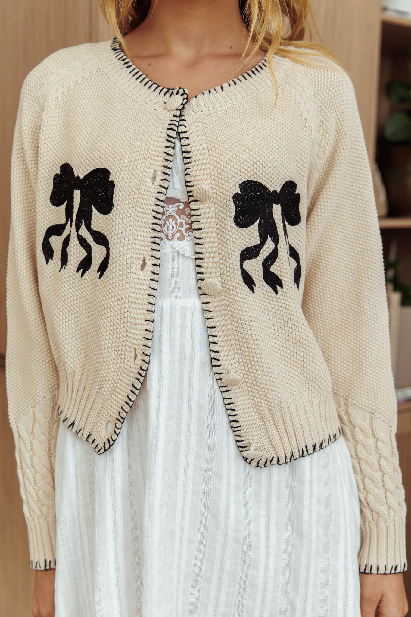 Cardigan con fiocco a punto coperta Early Snow Ecru