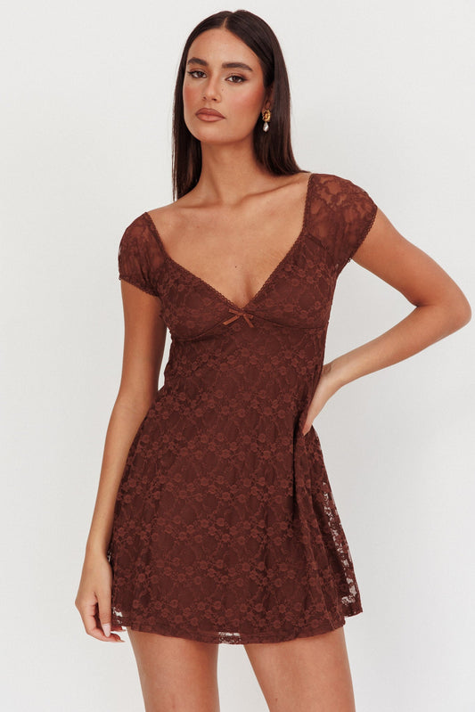 Mini abito marrone con sovrapposizione di pizzo Shadows
