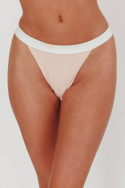Slip bikini Saskia con vita a contrasto, color cipria/bianco sporco