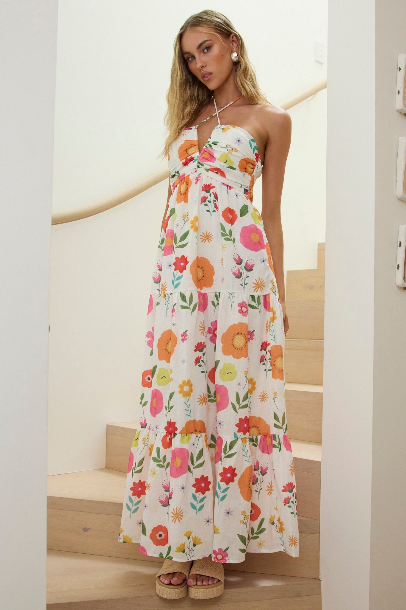 Asiah Abito lungo con scollo all'americana e busto arricciato floreale bianco