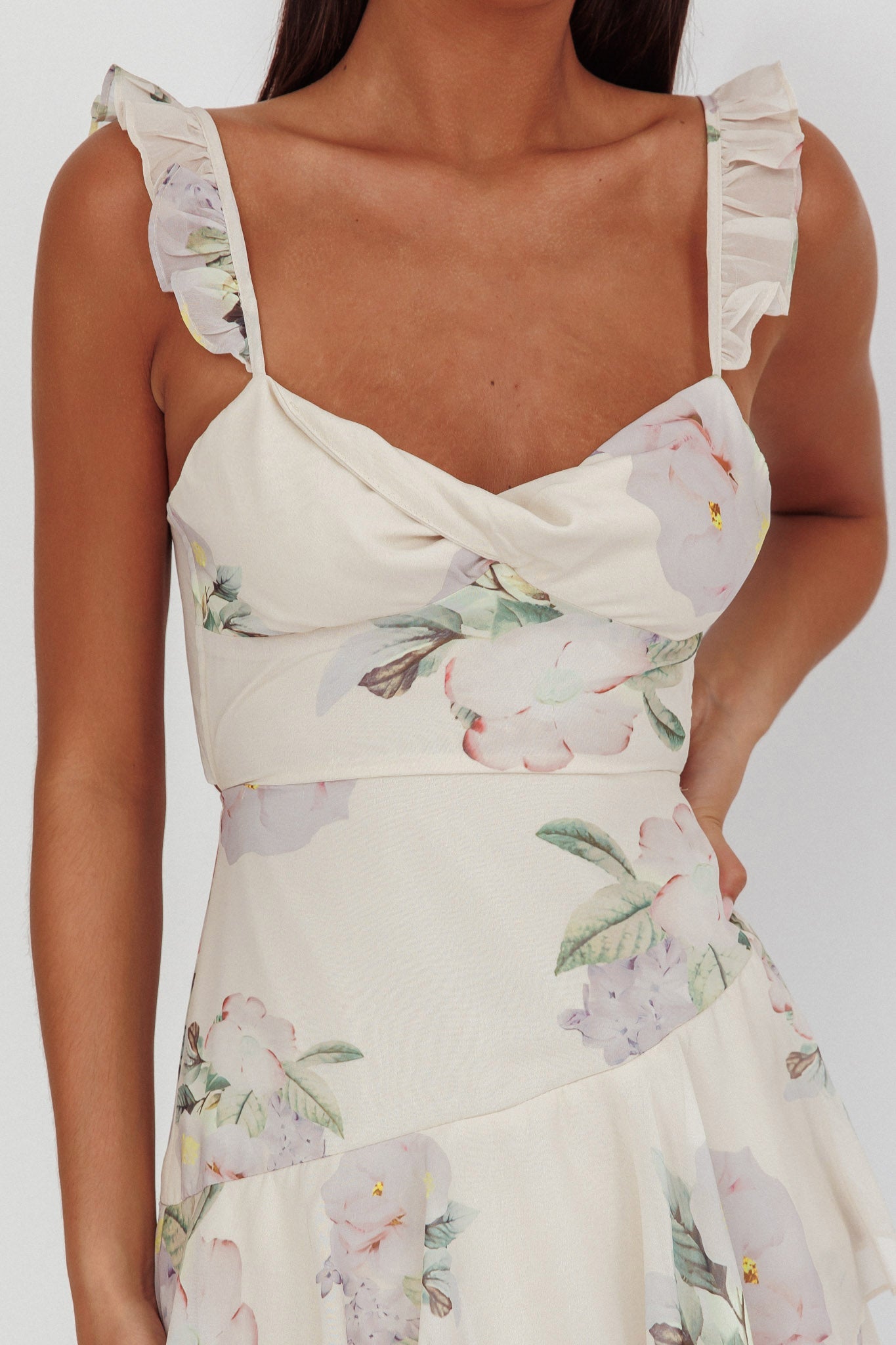 Abito lungo con spalline arricciate Veda, crema magnolia