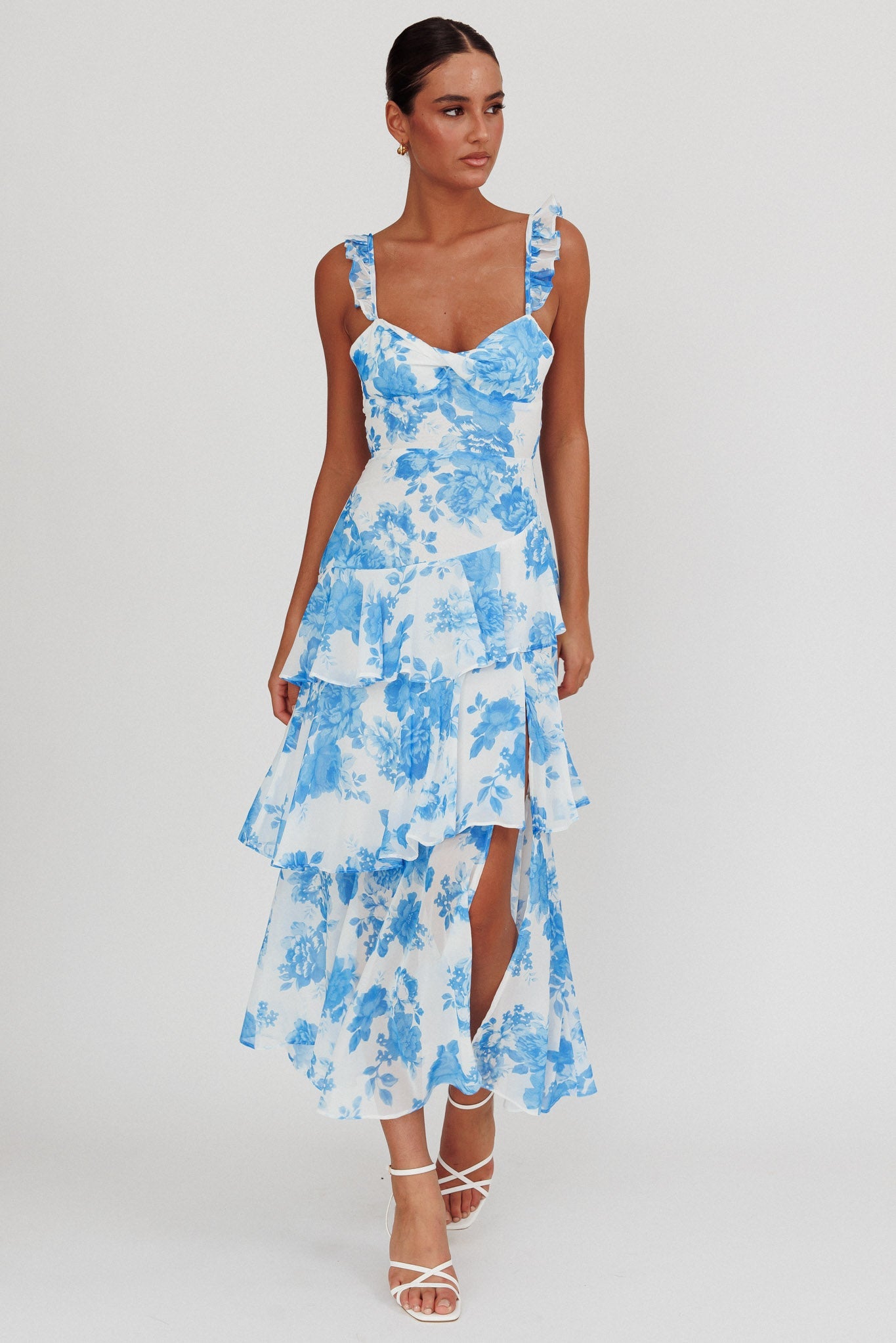 Abito lungo con spalline e volant Veda floreale bianco/blu