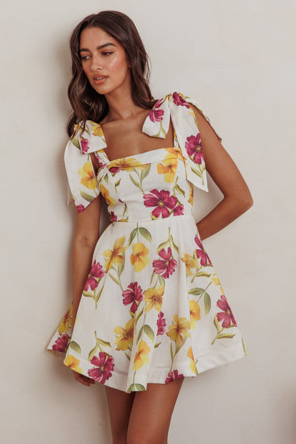 Mini abito con spalle legate Jeanie e fiori viola
