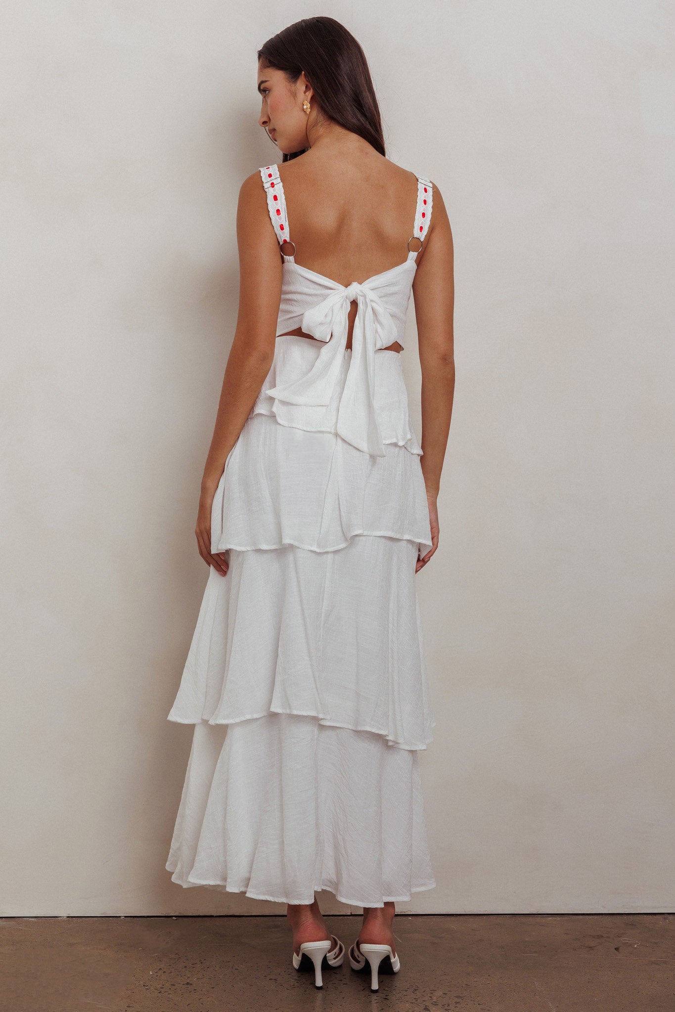 Abito lungo con balze a strati Provence Bloom bianco sporco