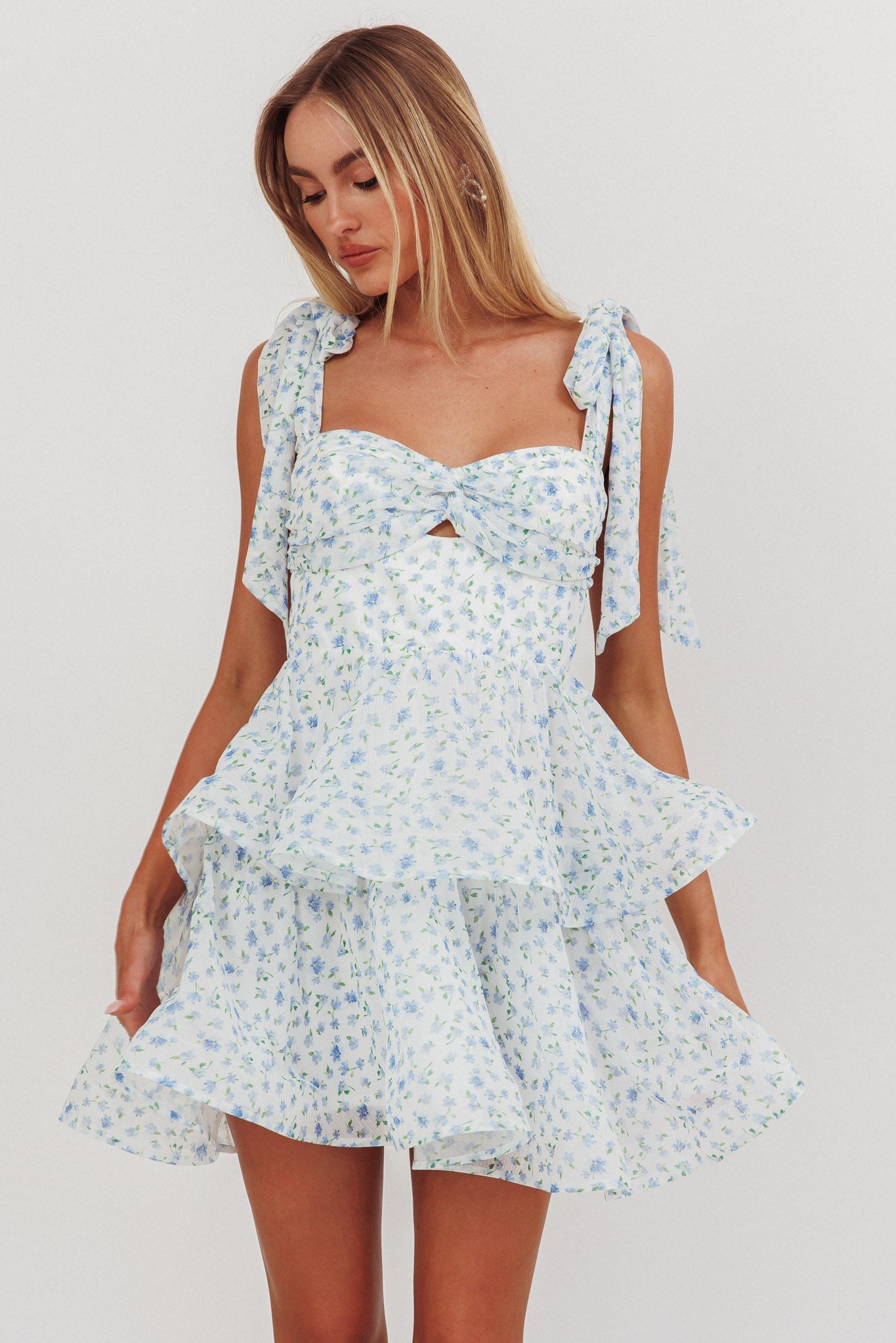 Oliana Mini abito a balze con spalle annodate e stampa floreale blu