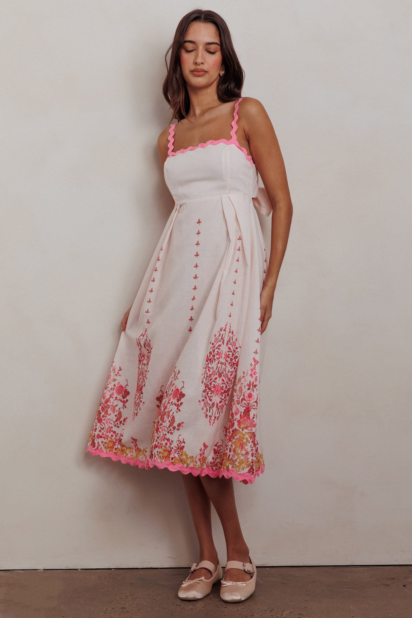 Abito midi con stampa floreale e rifiniture in pizzo Asami Blush