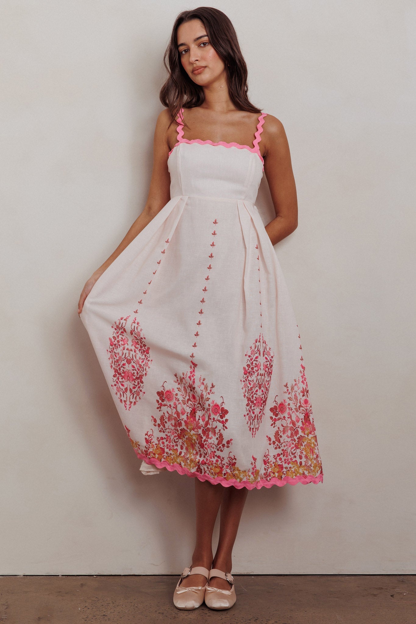 Abito midi con stampa floreale e rifiniture in pizzo Asami Blush