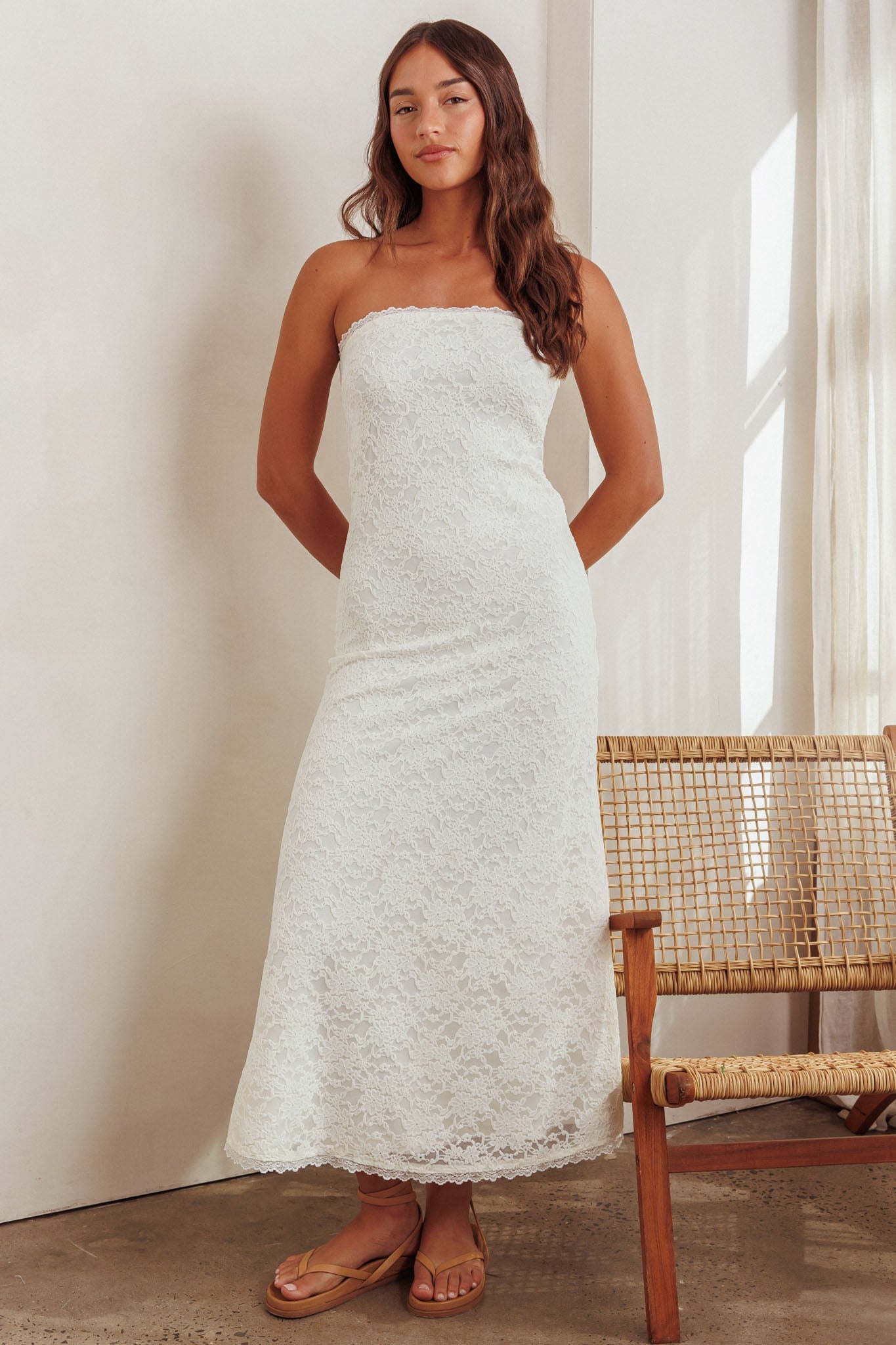 Abito lungo senza spalline in pizzo color crema Artice