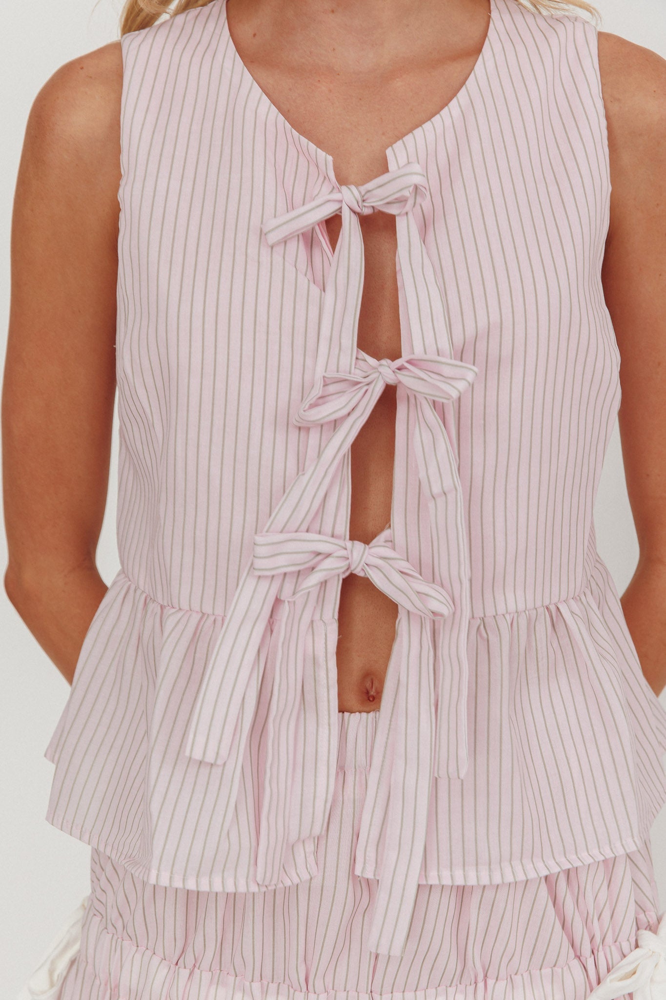 Top senza maniche con nodo frontale Salty Sea a righe color cipria