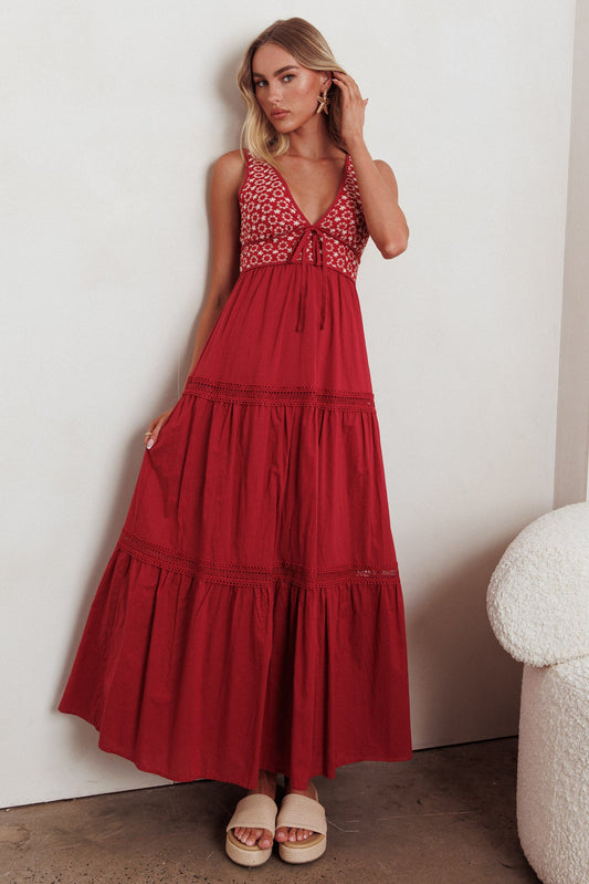 Abito lungo con scollo a V e occhielli Joycelin rosso