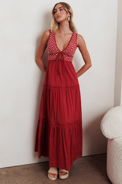 Abito lungo con scollo a V e occhielli Joycelin rosso