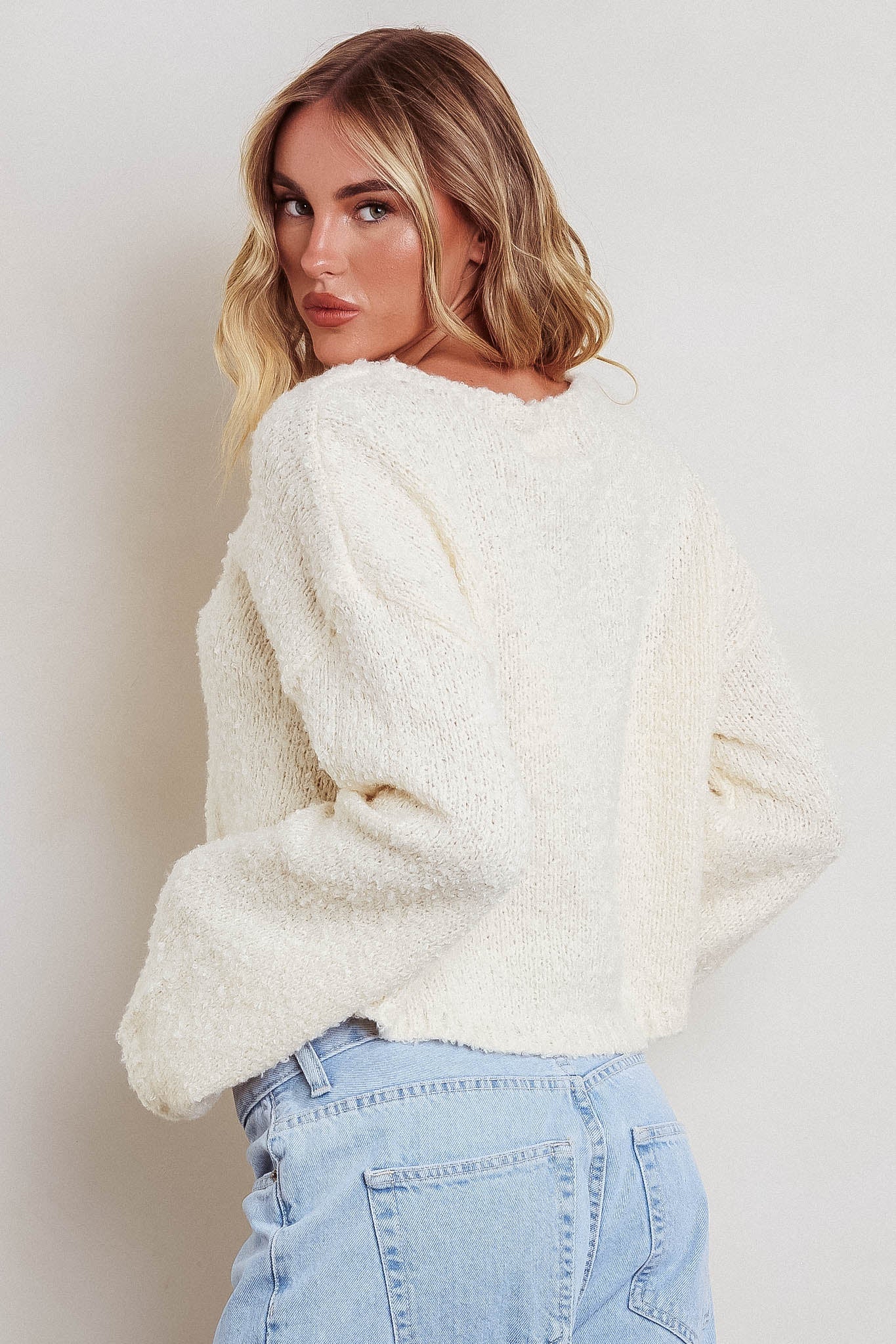 Maglione con polsini svasati e spalle cadenti di Strasburgo, color crema