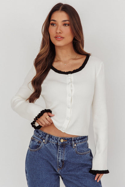 Cardigan con volant Oshan color crema