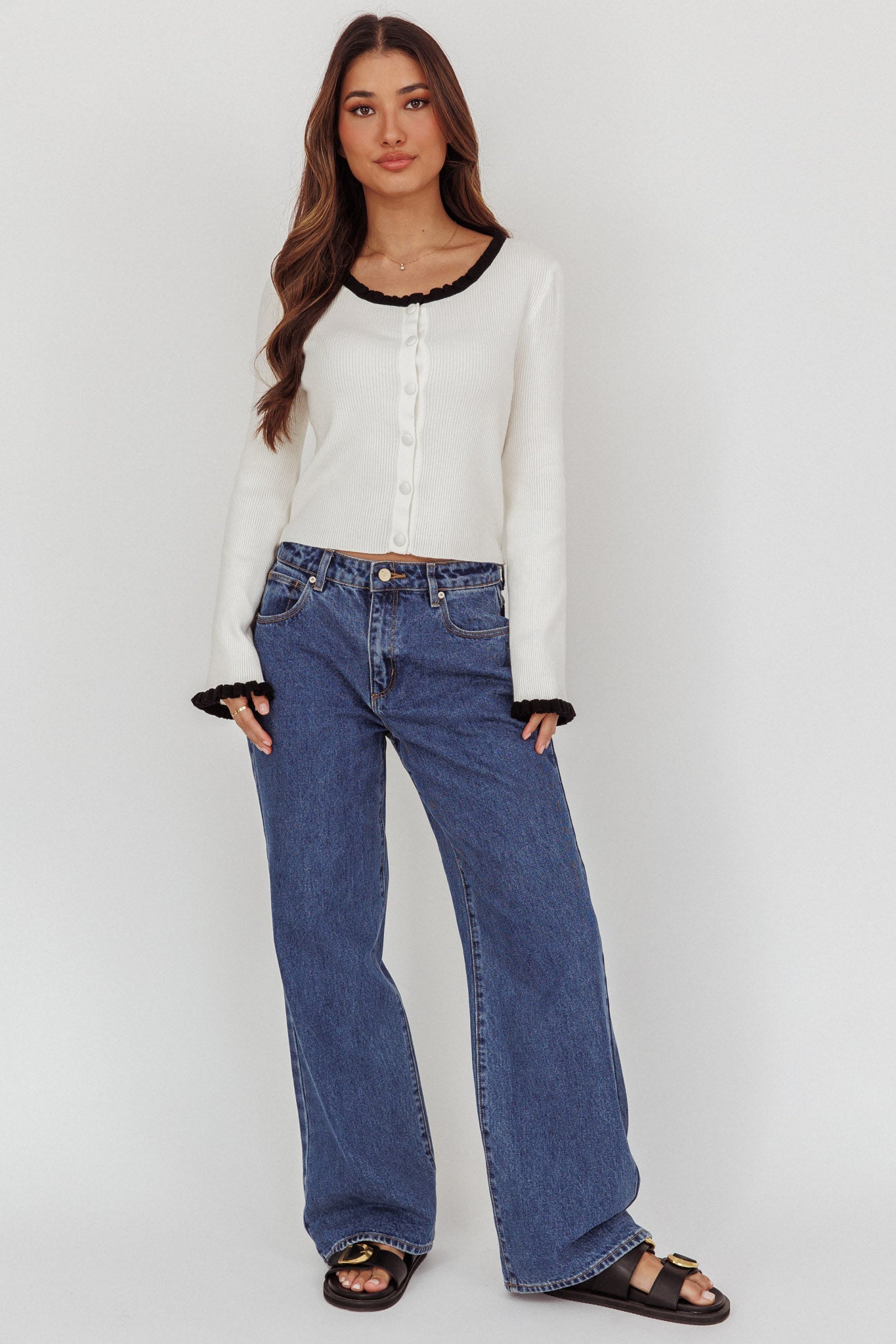 Cardigan con volant Oshan color crema