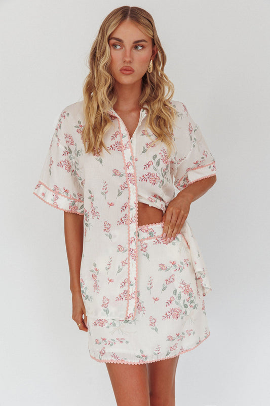 Camicia con bottoni e finiture in Ric-Rac di Catherina, motivo floreale rosa