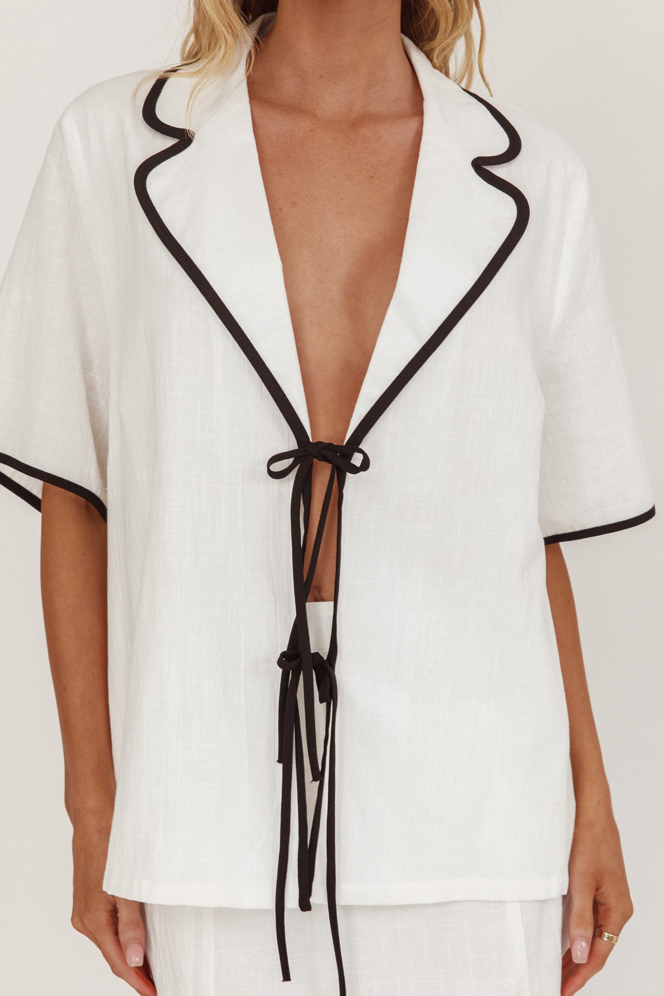 Top Caterina con nodo frontale bianco