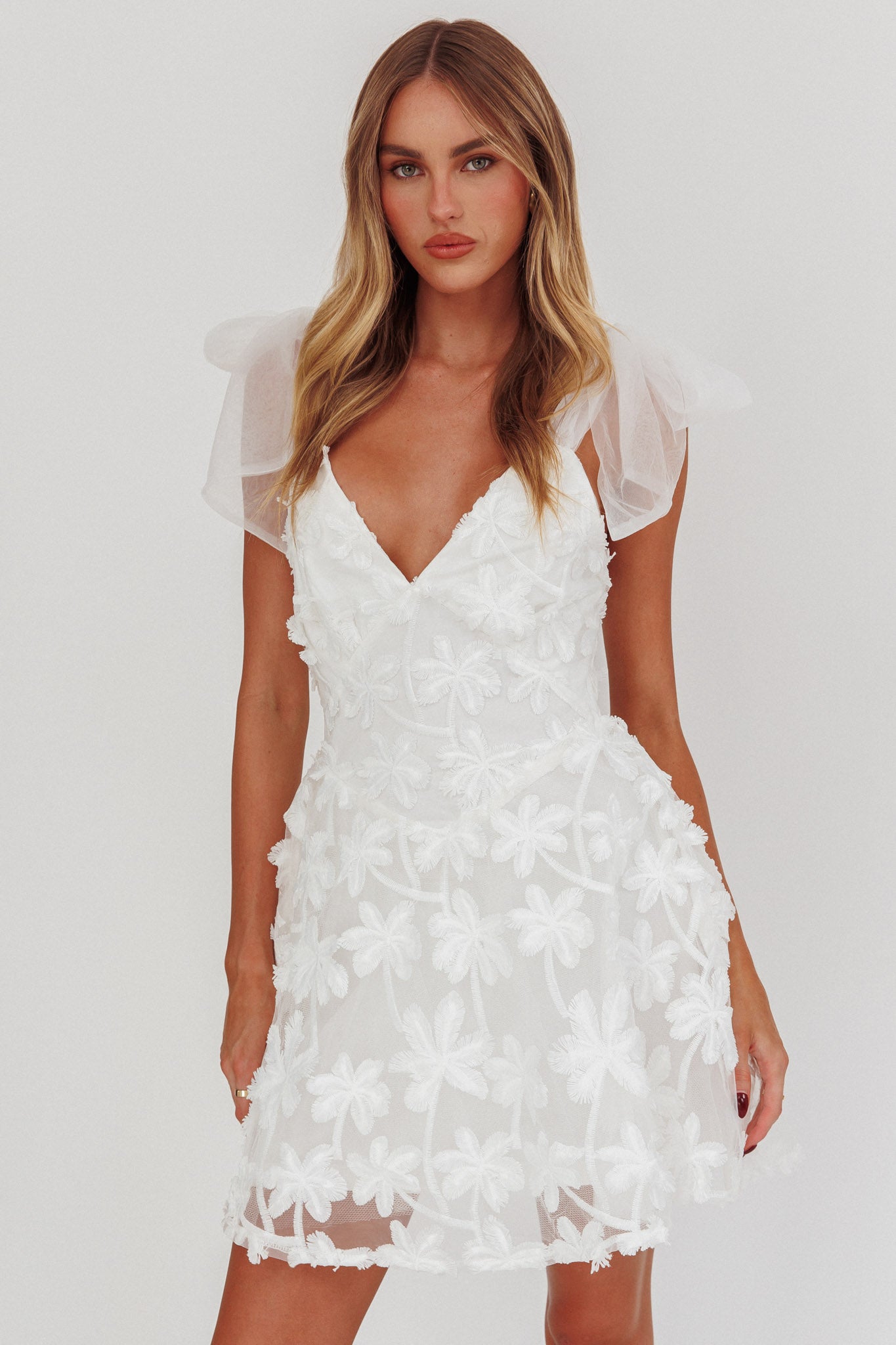 Mykonos Morning Mini abito con spalle annodate e ricamo bianco palma