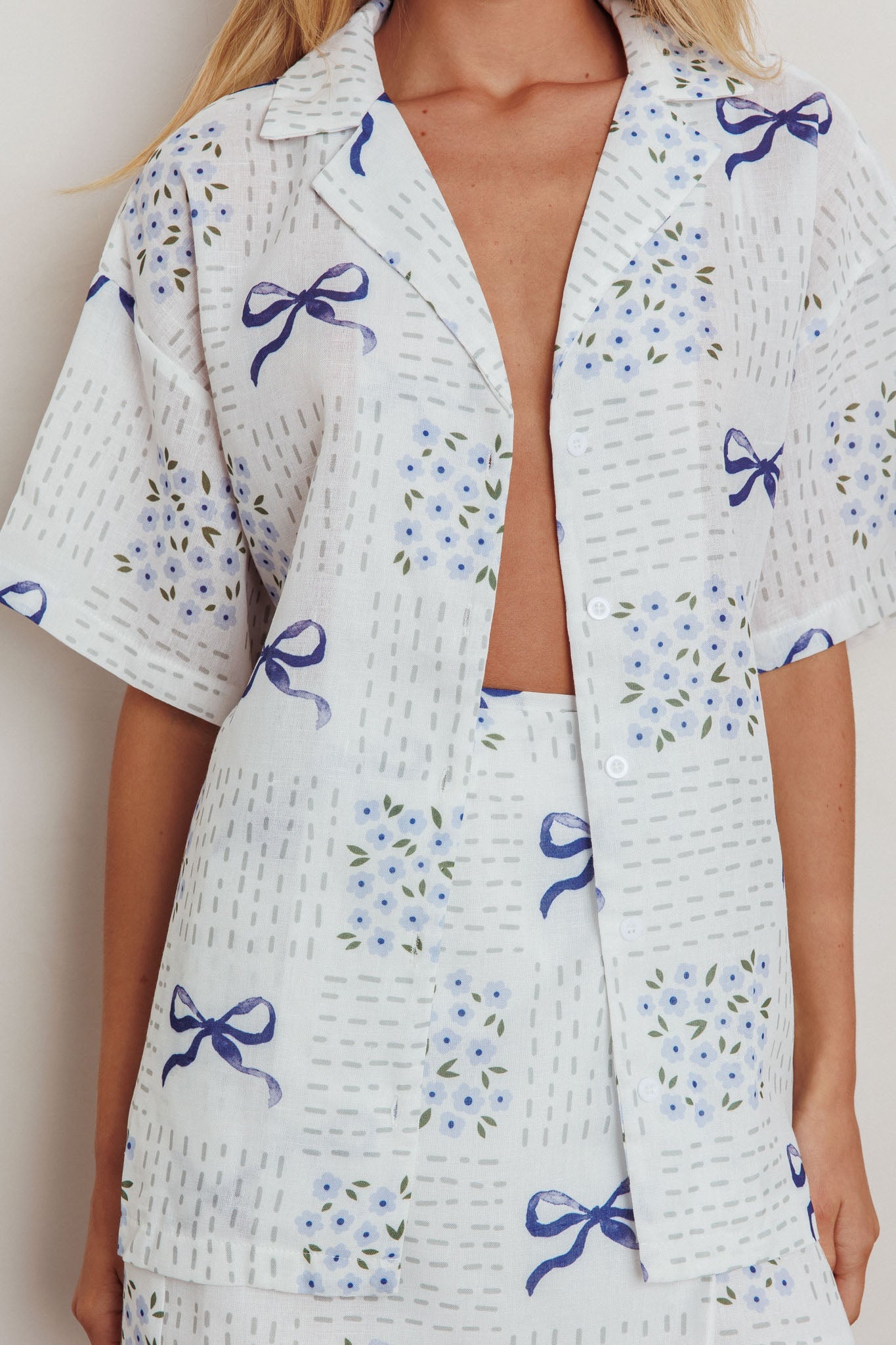 Camicia a maniche corte con bottoni Ithaca e stampa a fiocco blu
