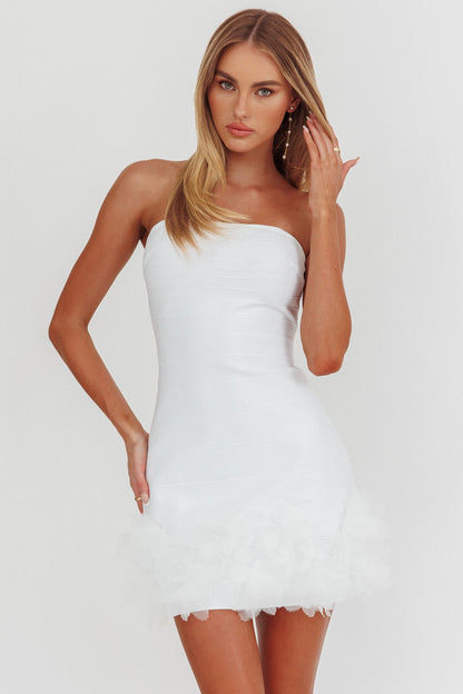 Leni Mini abito bianco con orlo decorato e senza spalline