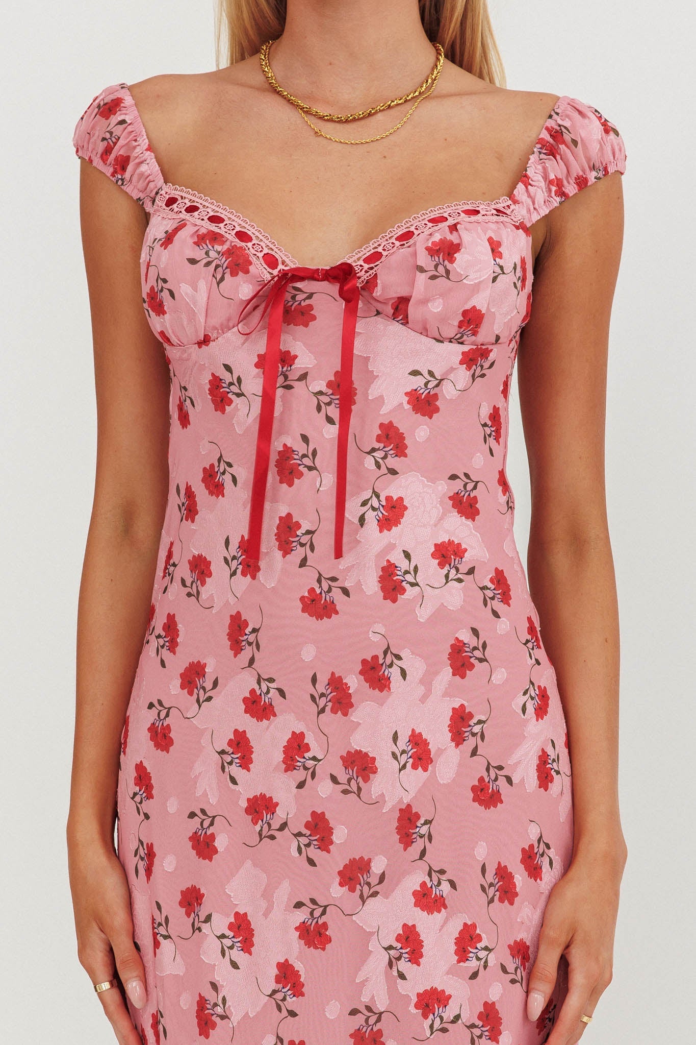 Abito lungo con rifiniture in nastro Femme Belle rosa floreale