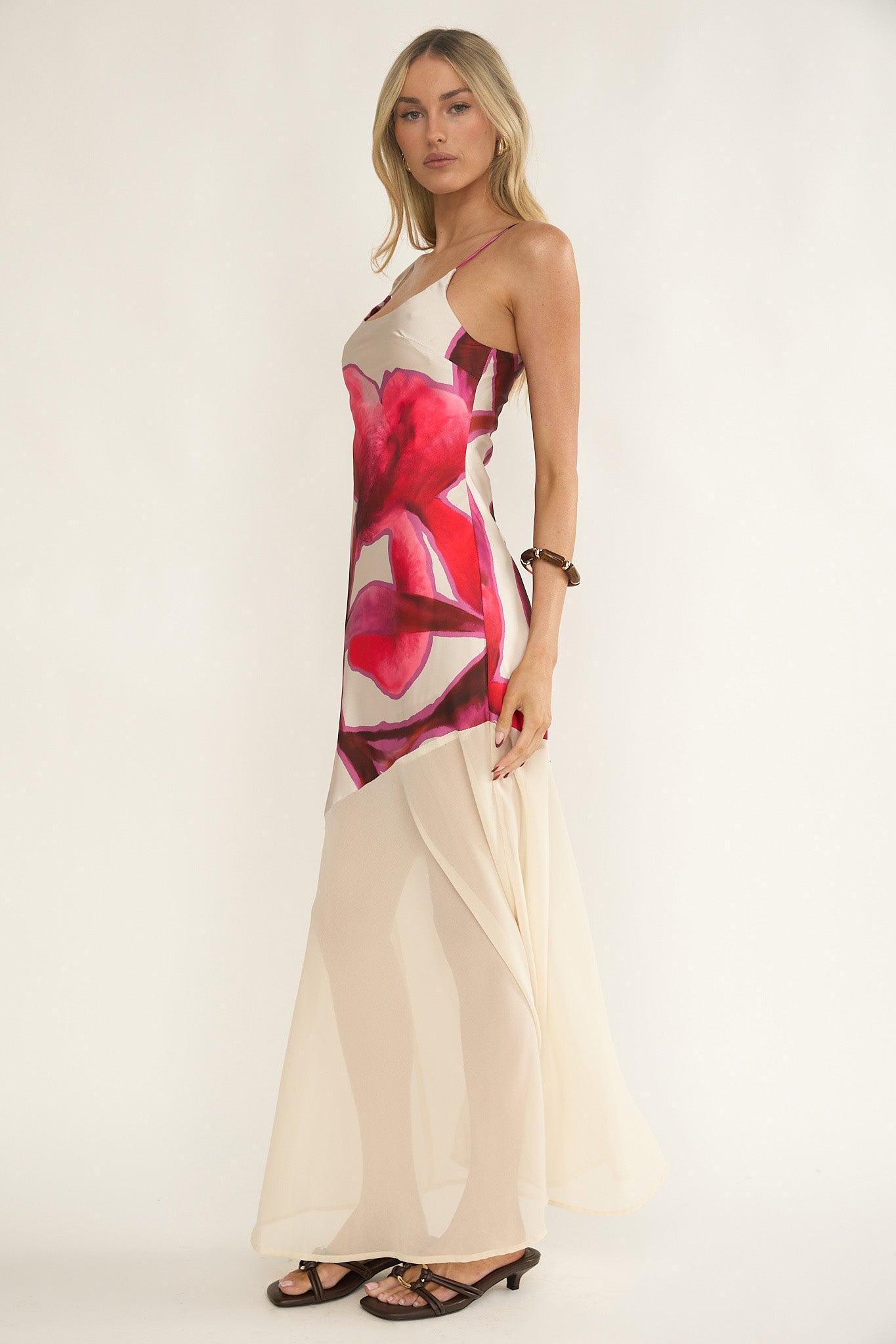 Abito lungo con orlo in chiffon Gilded Dream stampato beige