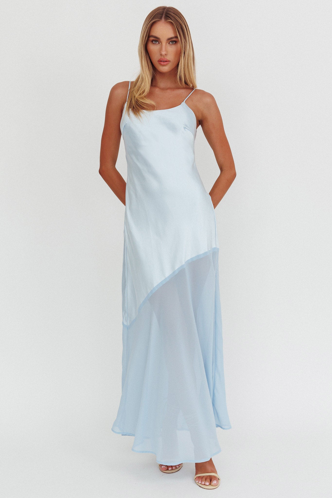 Abito lungo con orlo in chiffon Gilded Dream azzurro