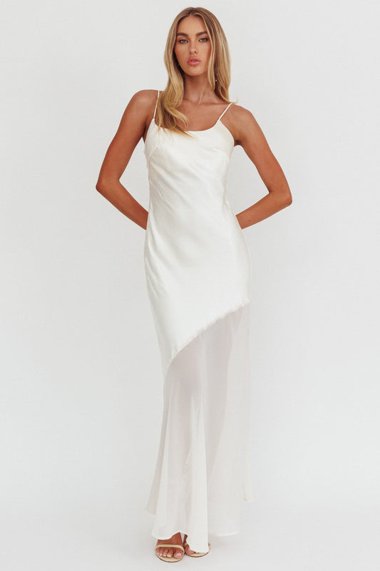 Abito lungo con orlo in chiffon Gilded Dream Ostrica