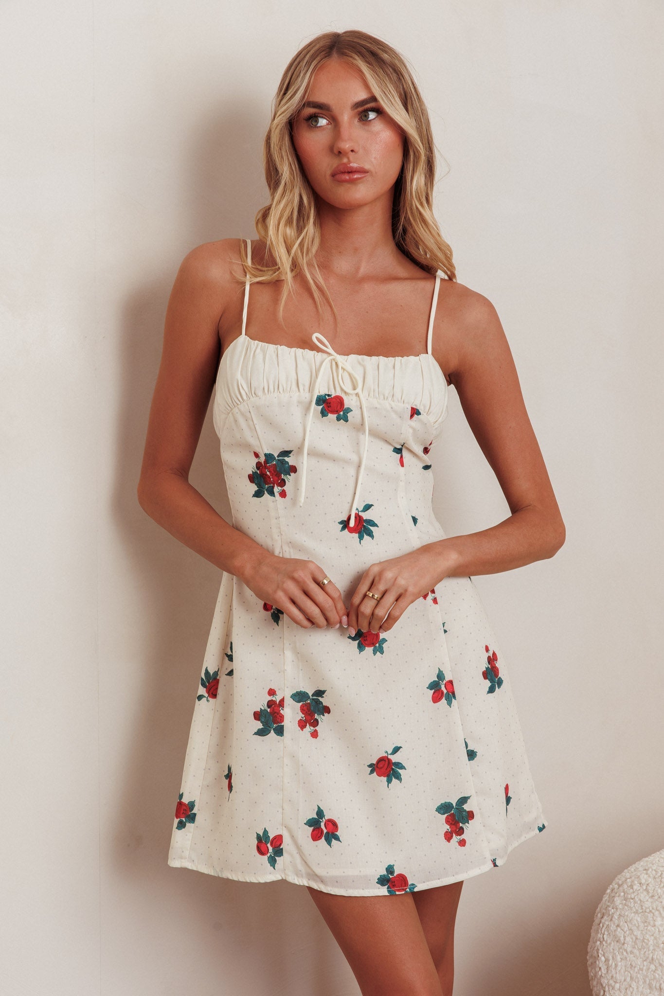 Mini abito con busto arricciato Clara rosa beige