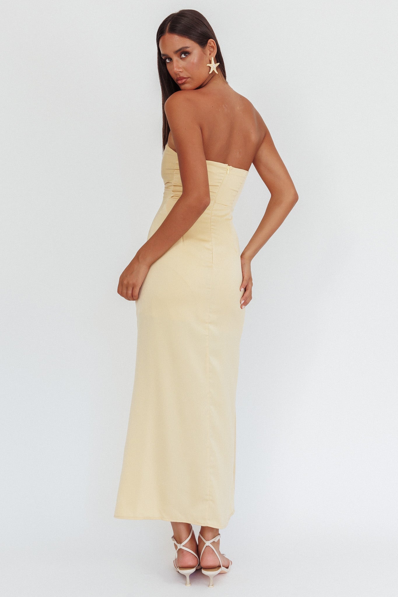 Abito lungo con coulisse e arricciature senza spalline Molinda dorato