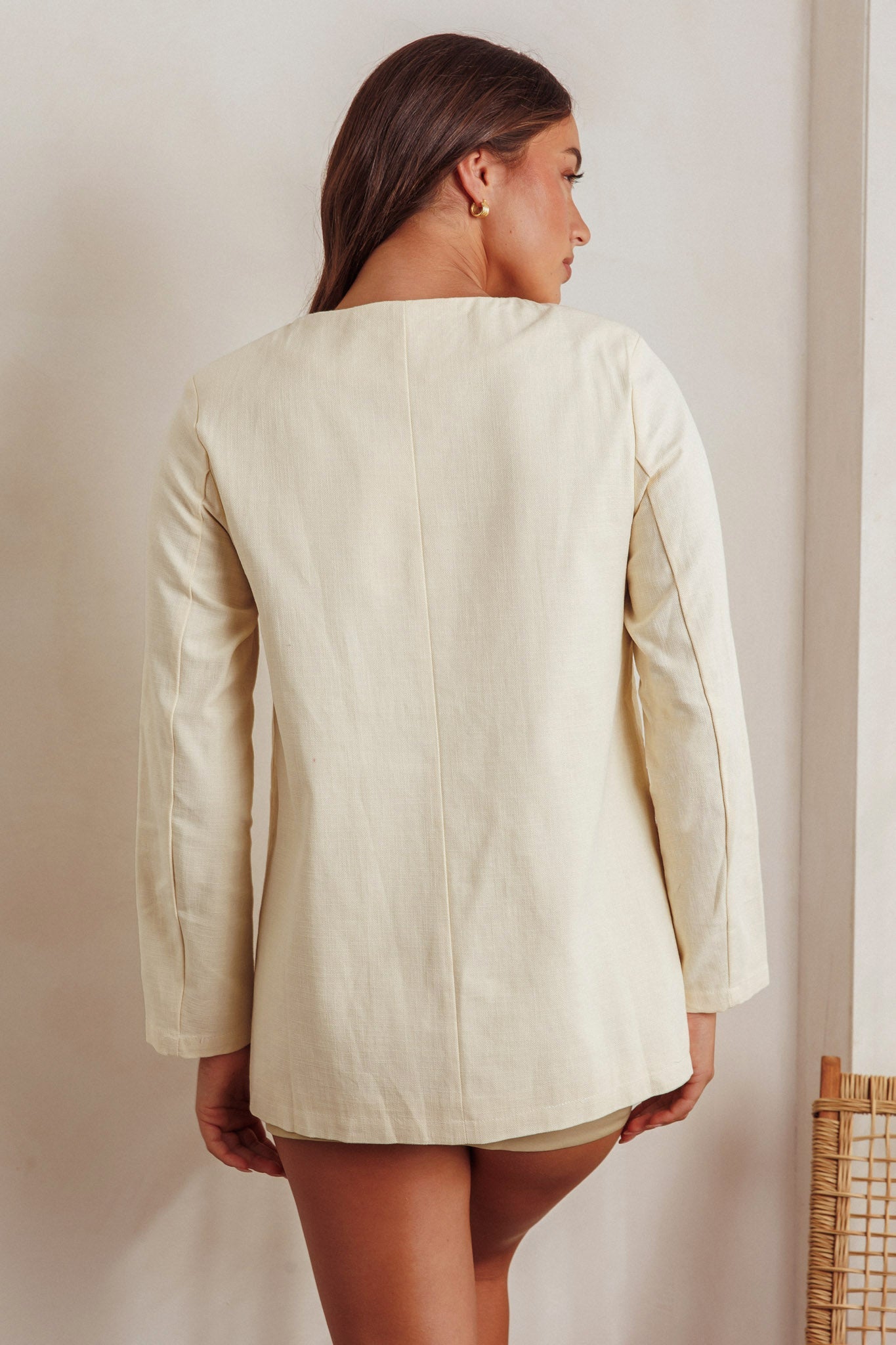 Top strutturato con scollo rotondo Vikki color burro