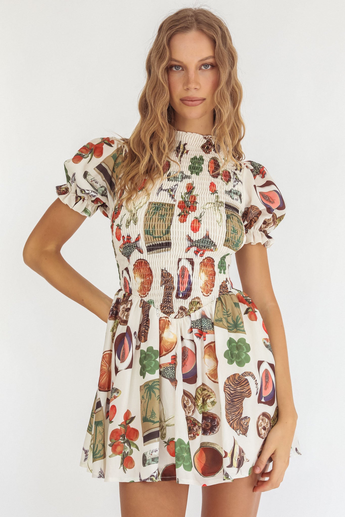 Nia Mini abito con maniche a sbuffo e stampa esotica beige