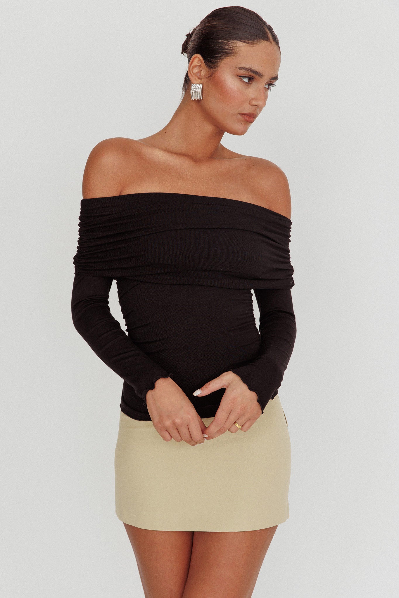 Top a maniche lunghe con spalle scoperte Ricki nero