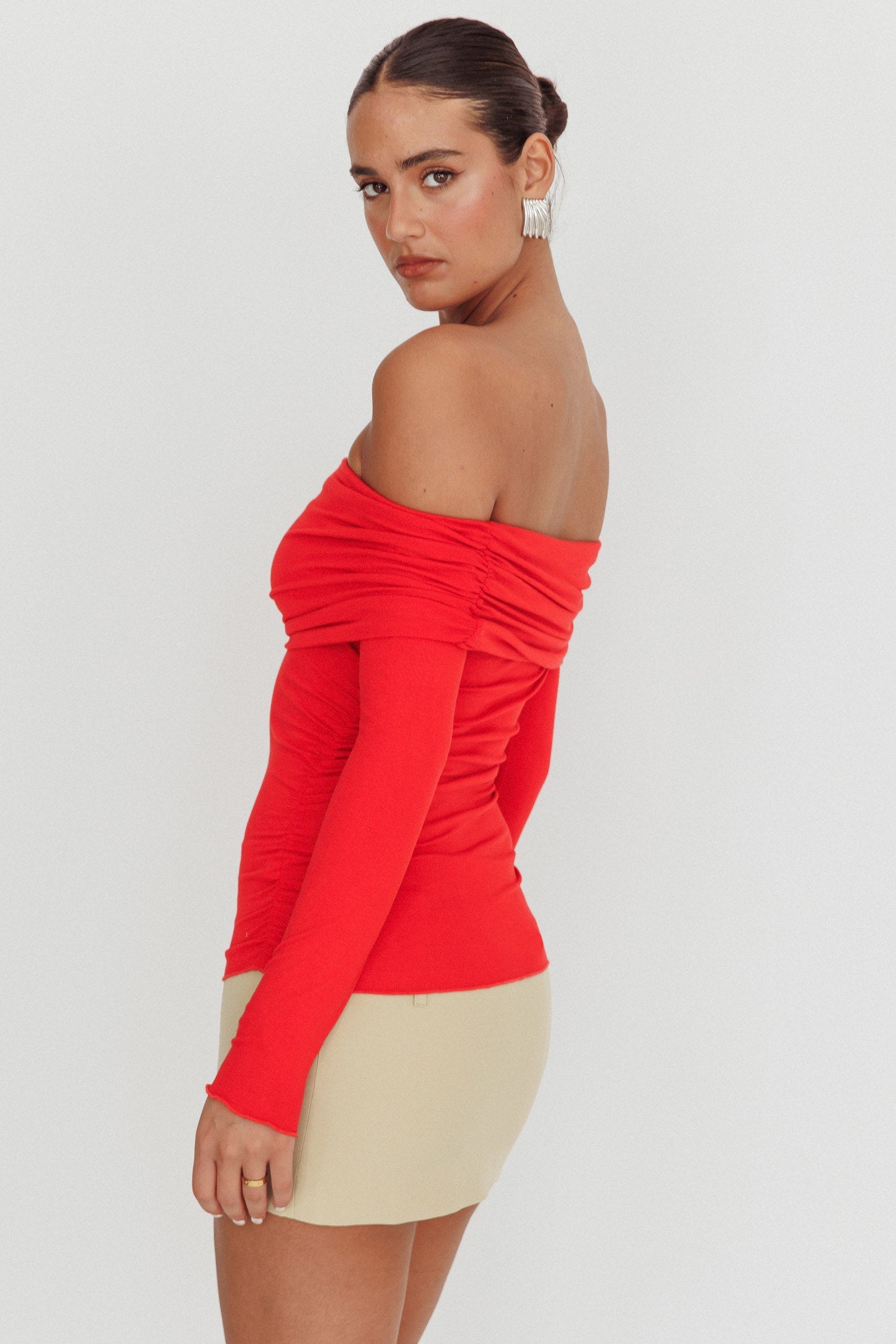 Top a maniche lunghe con spalle scoperte Ricki rosso